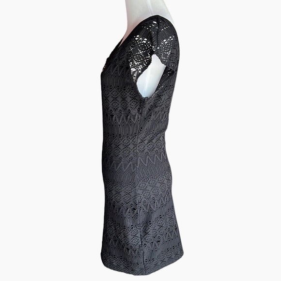 〰️ BeBe Short Sleeve Logo Dress 〰️ - Picture 6 of 7